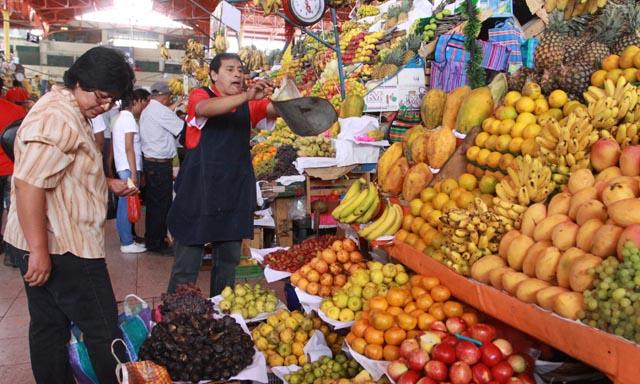 Los comercios de barrio son auténticos maestros de la venta, sobre todo aquellos que, con mucho esfuerzo y mucho valor, están resistiendo los periodos de crisis y la competencia feroz. Podemos aprender mucho de estas estrategias comerciales "de toda la vida" para vender mejor.